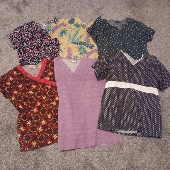 LOT of 6 Ladies Scrub Tops - Picture 1 of 7